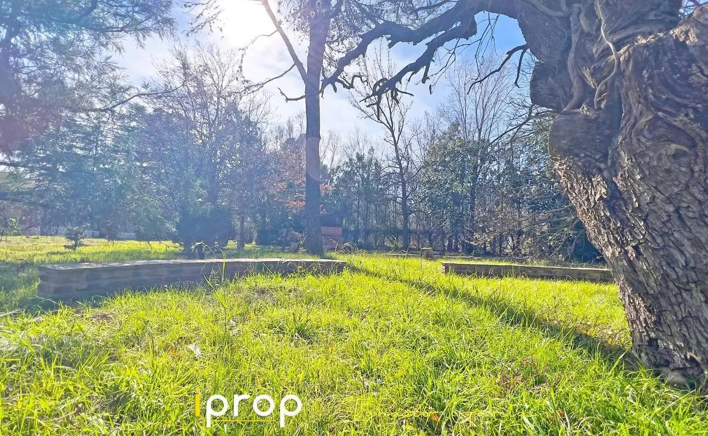 Gran terreno Residencial - 720 m2!! Zona consolidada- Entorno tranquilo a 30 mts de Av San Martín!! 4