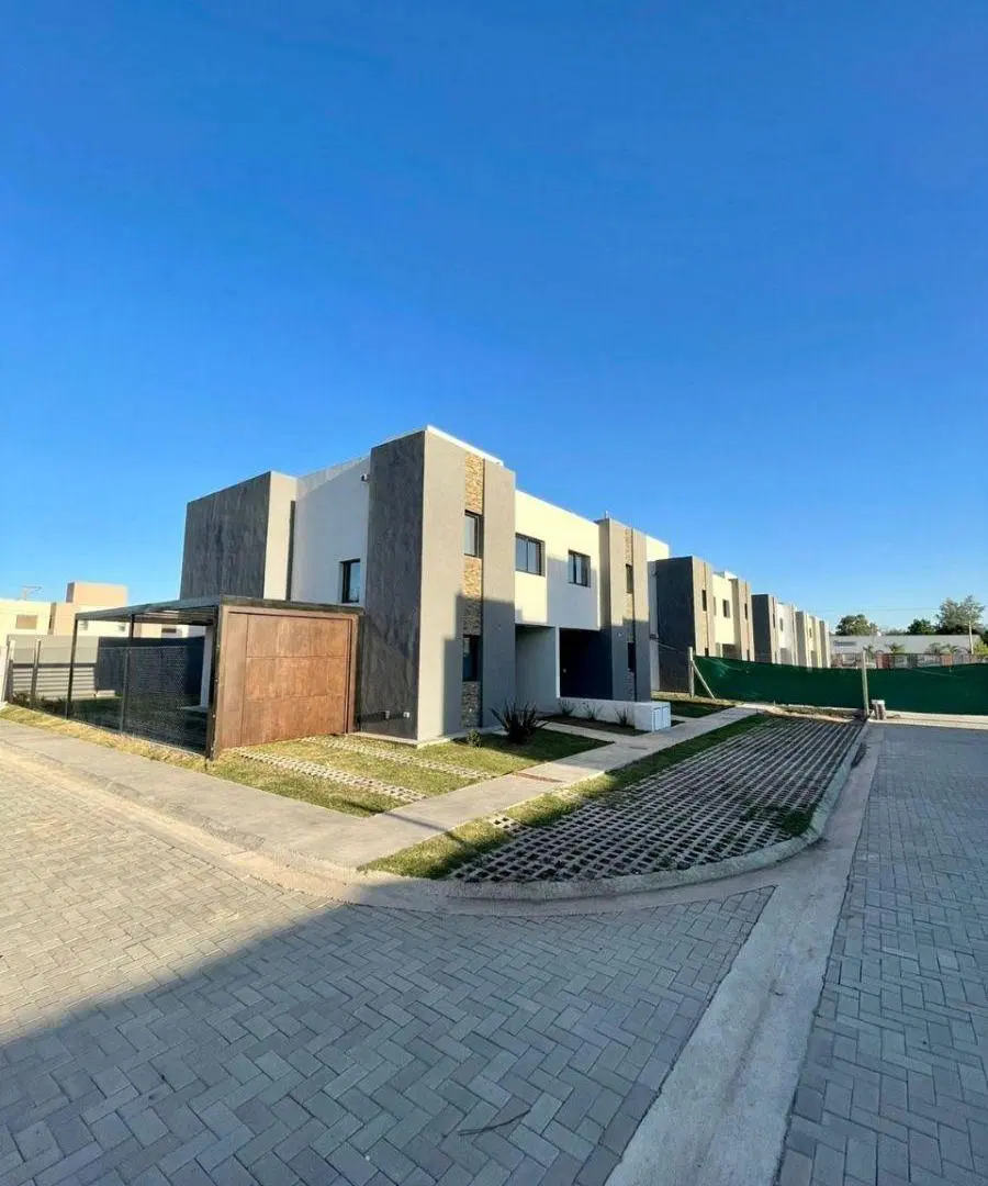 Casa en venta en Tejas II con 180 m2 y 3 dormitorios INTROVA HOUSING 1