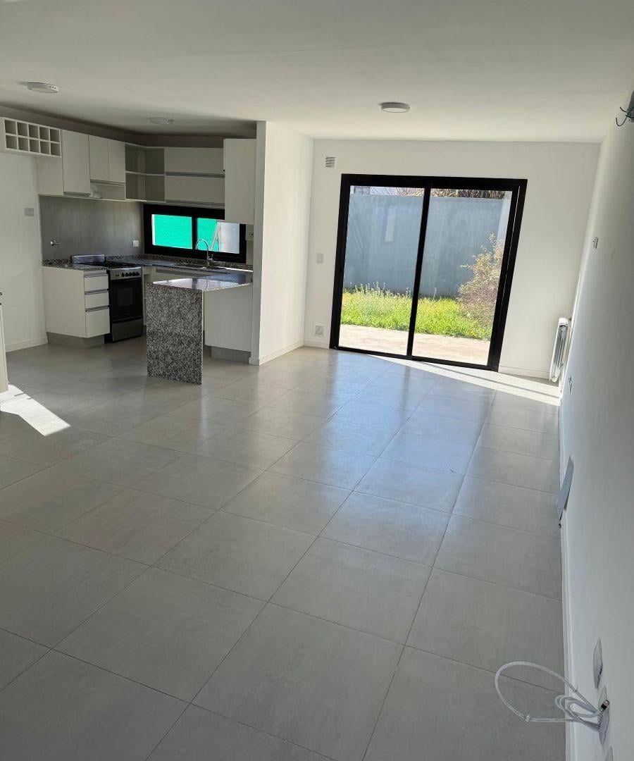 Foto de Casa de 140 m²,3 dormitorios. En INTROVA, Barrio cerrado., imagen 1