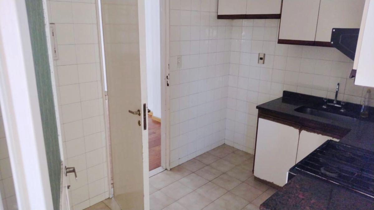 Foto de VENTA Departamento 3 Ambientes al Frente con Balcón corrido, imagen 2