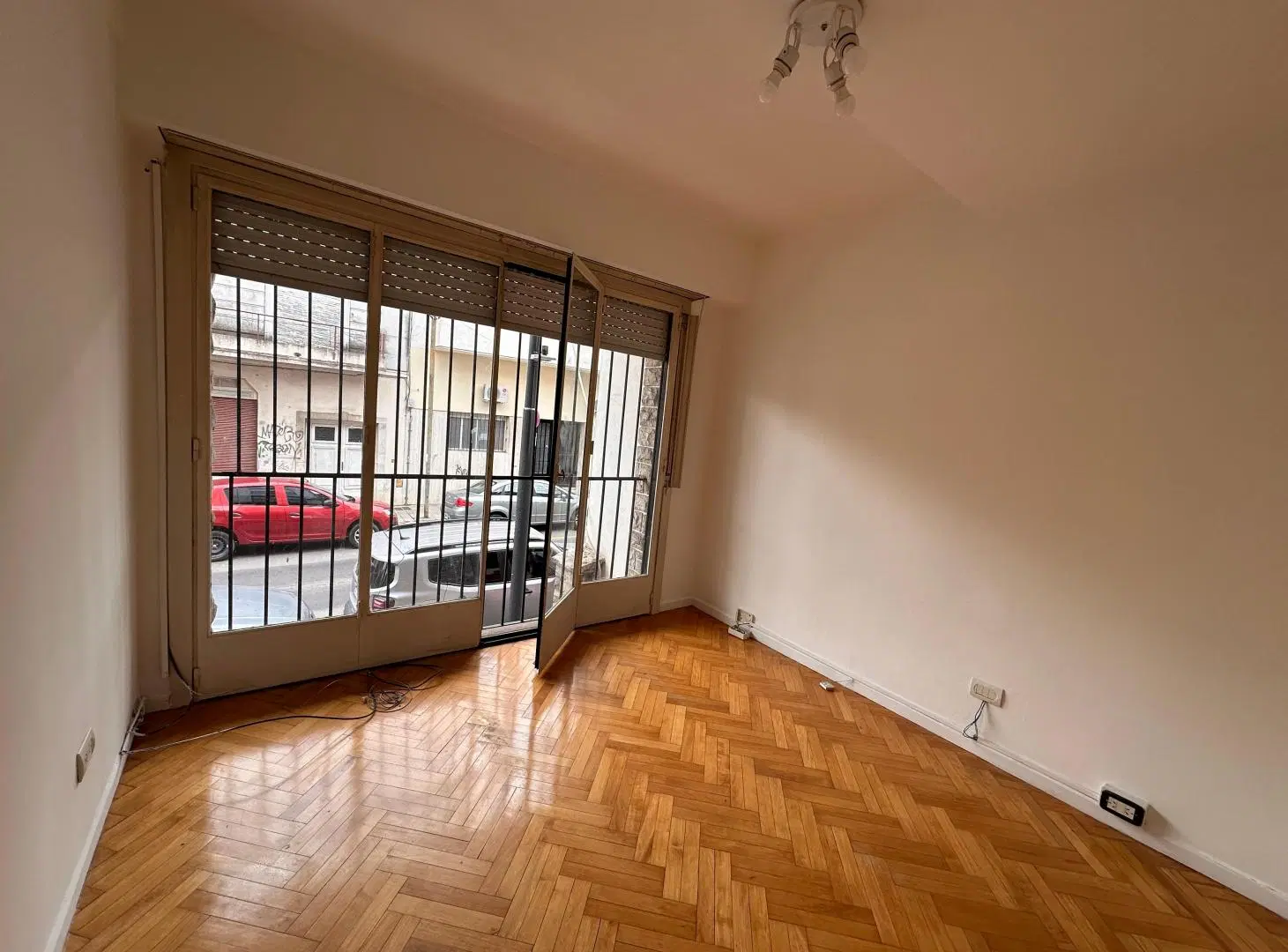 Depto 2 Ambientes al Frente con Patio | Luminoso y en una ubicación privilegiada 1