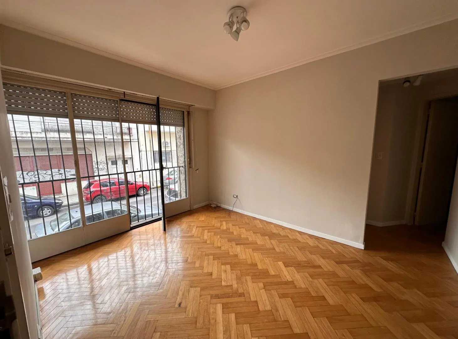 Depto 2 Ambientes al Frente con Patio | Luminoso y en una ubicación privilegiada 3