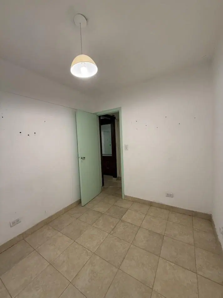 VENTA DPTO 2 AMBIENTES INTERNO MUY LUMINOSO EN COLON Y ALSINA ZONA GUEMES 3