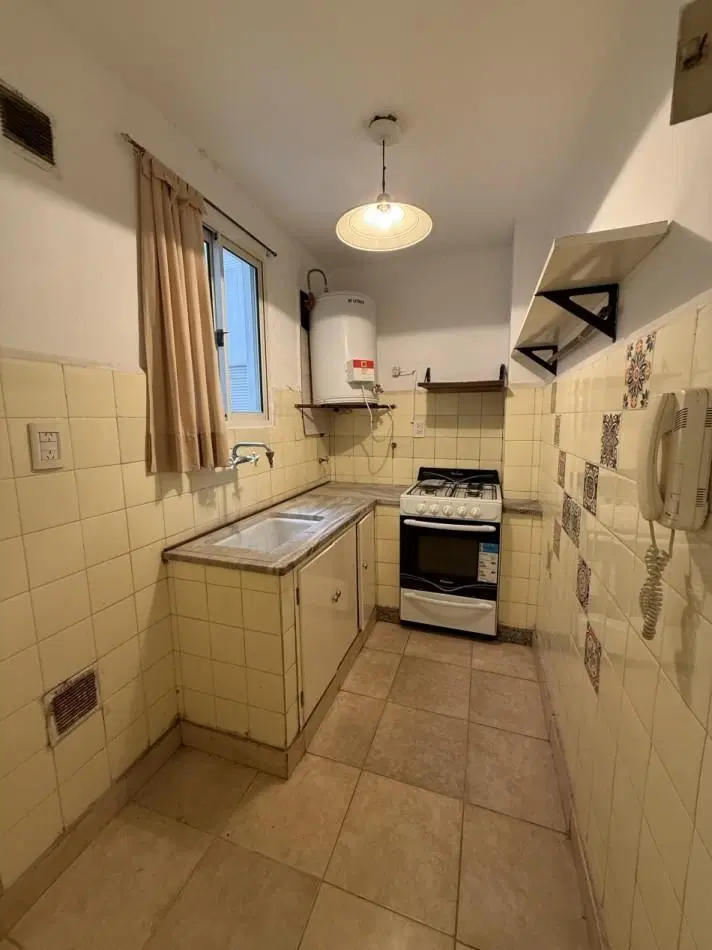 VENTA DPTO 2 AMBIENTES INTERNO MUY LUMINOSO EN COLON Y ALSINA ZONA GUEMES 2