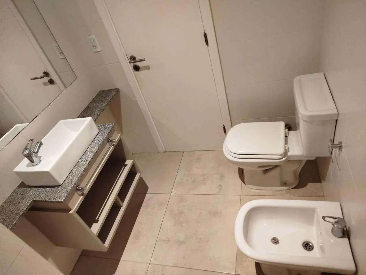 ALQUILER ANUAL DEPTO 2 AMBIENTES MODERNO CON BALCON EDIFICIO ATENAS XXIV EN PLAZA MITRE 4