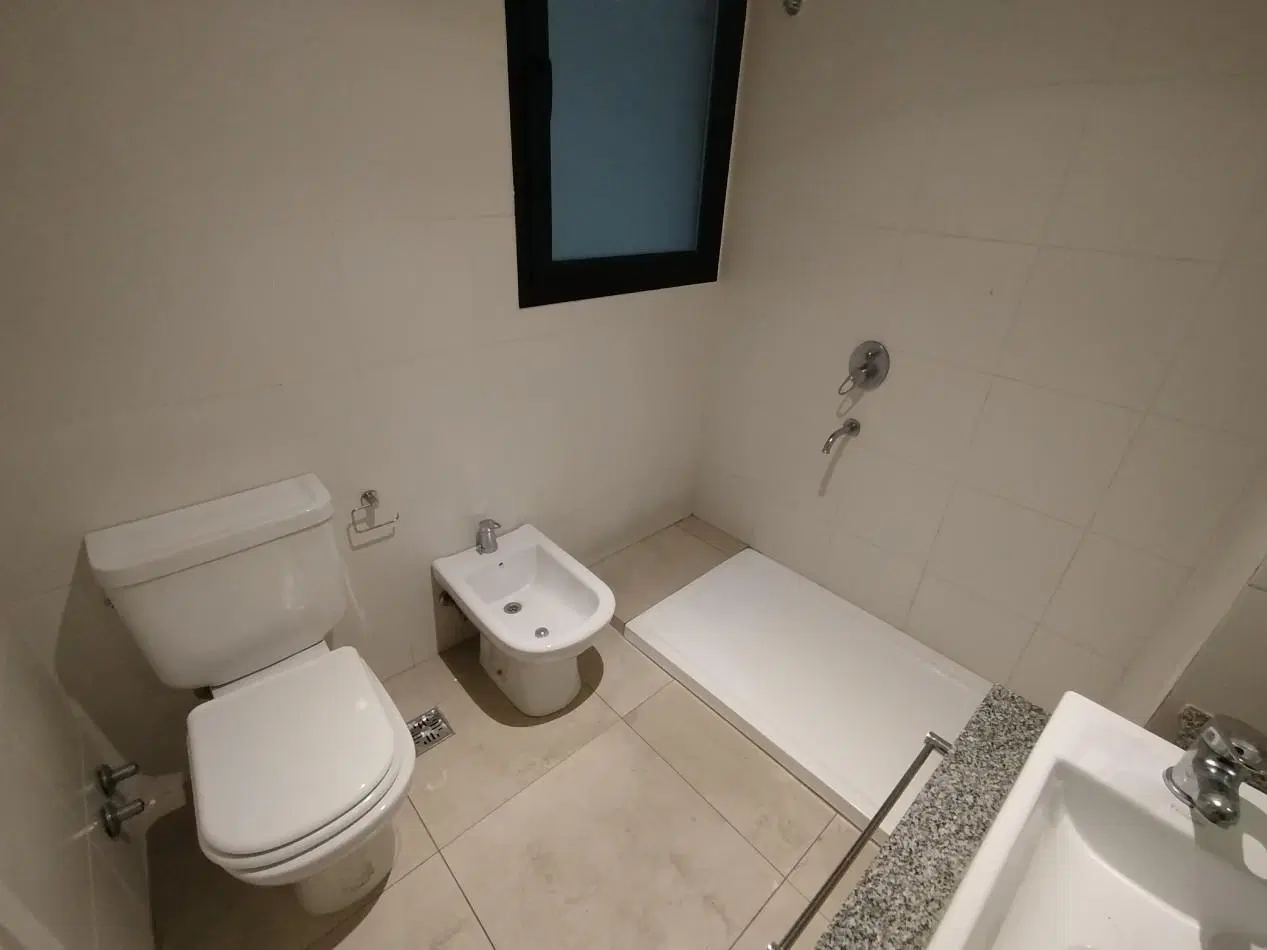 ALQUILER ANUAL DEPTO 2 AMBIENTES MODERNO CON BALCON EDIFICIO ATENAS XXIV EN PLAZA MITRE 5