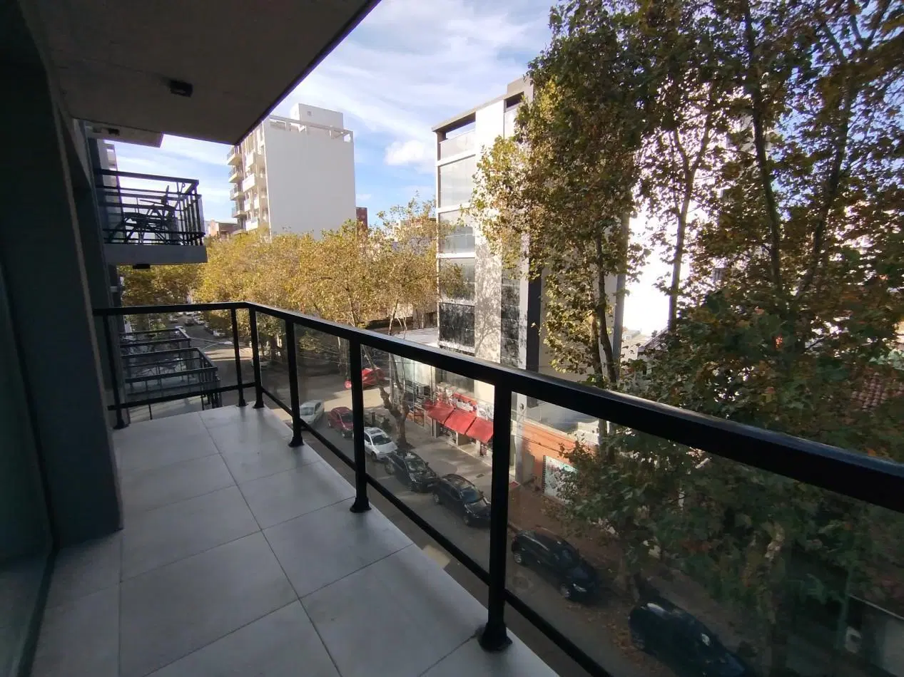 ALQUILER ANUAL DEPTO 2 AMBIENTES MODERNO CON BALCON EDIFICIO ATENAS XXIV EN PLAZA MITRE 2