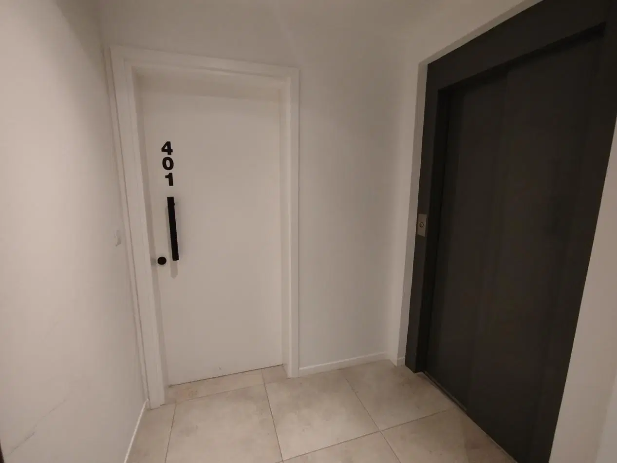 ALQUILER ANUAL DEPTO 2 AMBIENTES MODERNO CON BALCON EDIFICIO ATENAS XXIV EN PLAZA MITRE 1