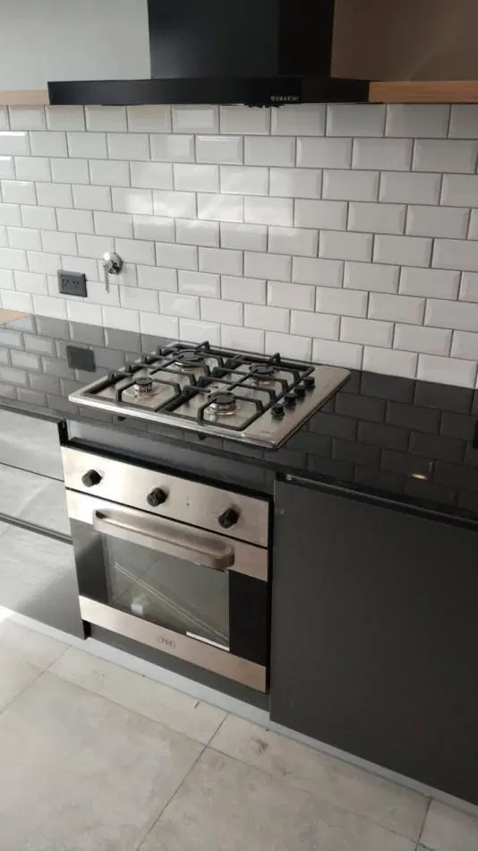 ALQUILER PISO 3 AMBIENTES A ESTRENAR CON DOBLE BALCON Y COCHERA CUBIERTA ZONA HPC 3