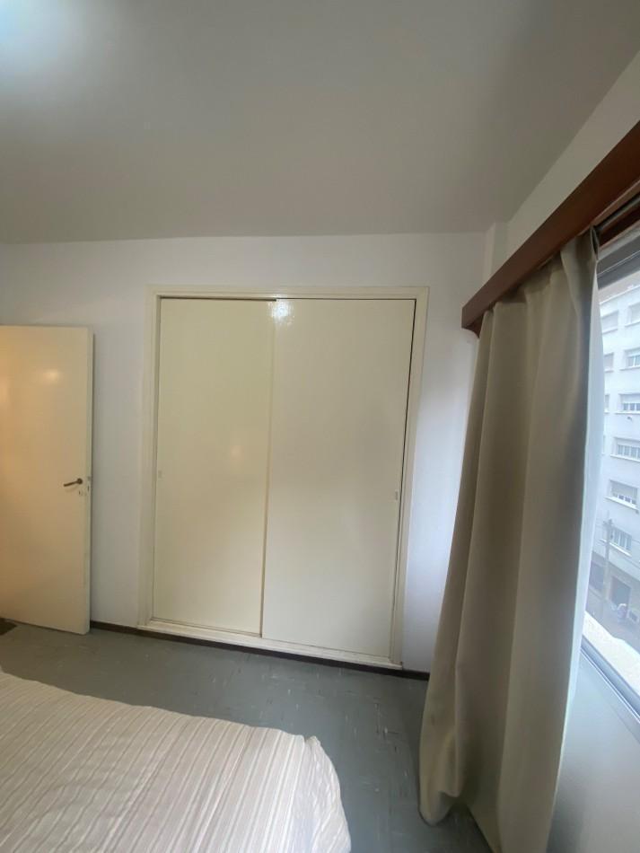 Foto de VENTA APTO CREDITO DEPTO 2 AMBIENTES AMOBLADO CON ESCRITORIO A LA CALLE, imagen 1