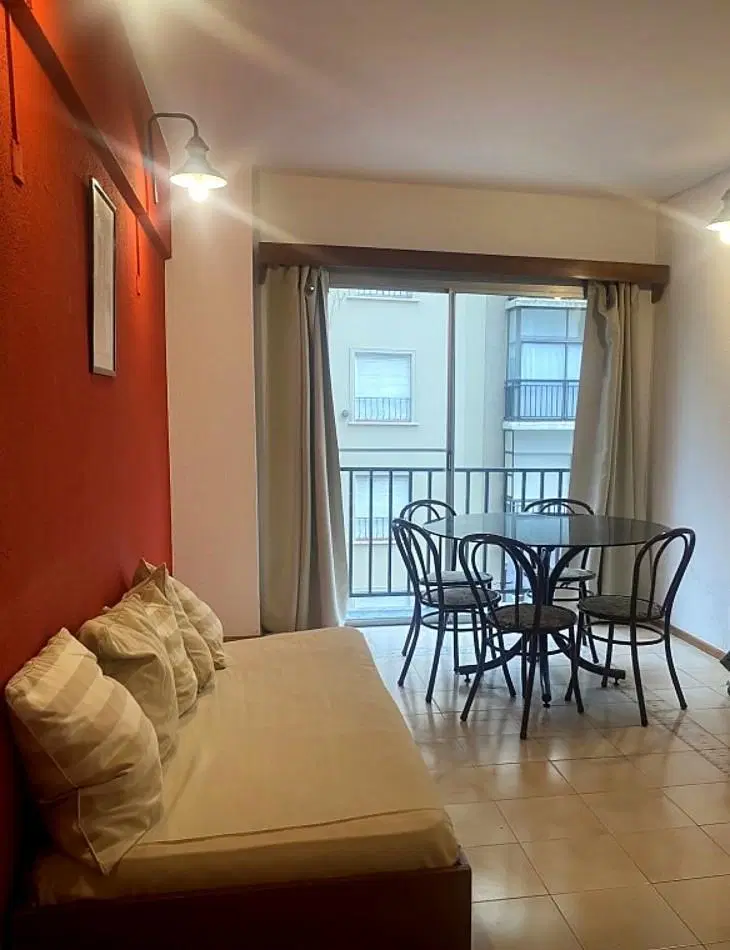 VENTA APTO CREDITO DEPTO 2 AMBIENTES AMOBLADO  CON ESCRITORIO  A LA CALLE ZONA ALDREY 4