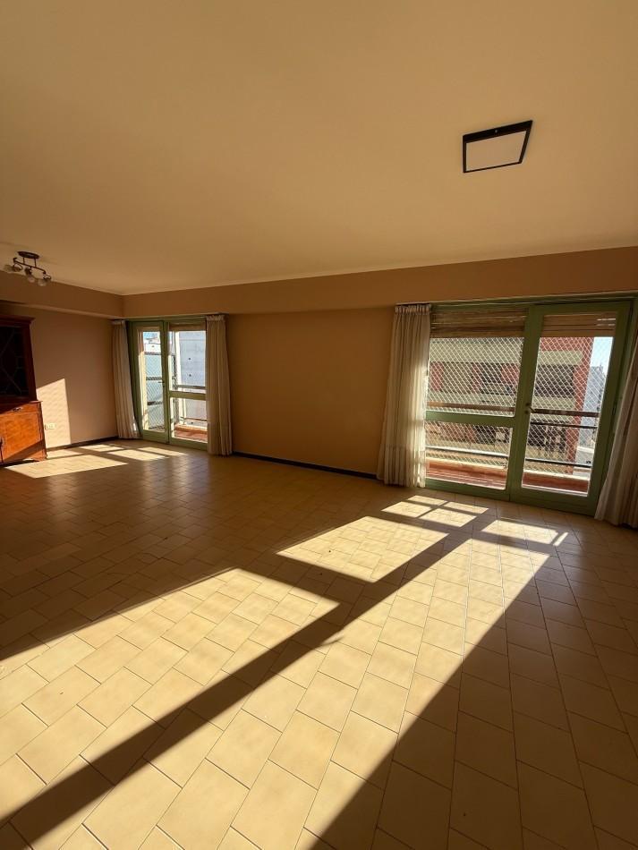 Foto de ALQUILER SEMIPISO 3 AMBIENTES CON BALCON A LA CALLE LA PERLA, imagen 2