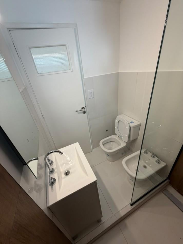 Foto de VENTA DEPTO 2 AMB CON BALCON A LA CALLE PLAZA COLON, imagen 1