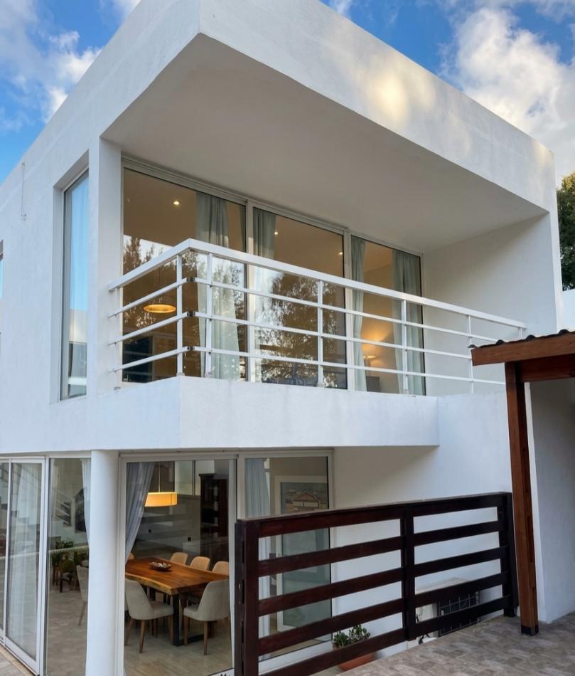 Foto de ALQUILER ANUAL CASA CON LIVING DOBLE ALTURA MODERNA EN RUMENCO, imagen 3