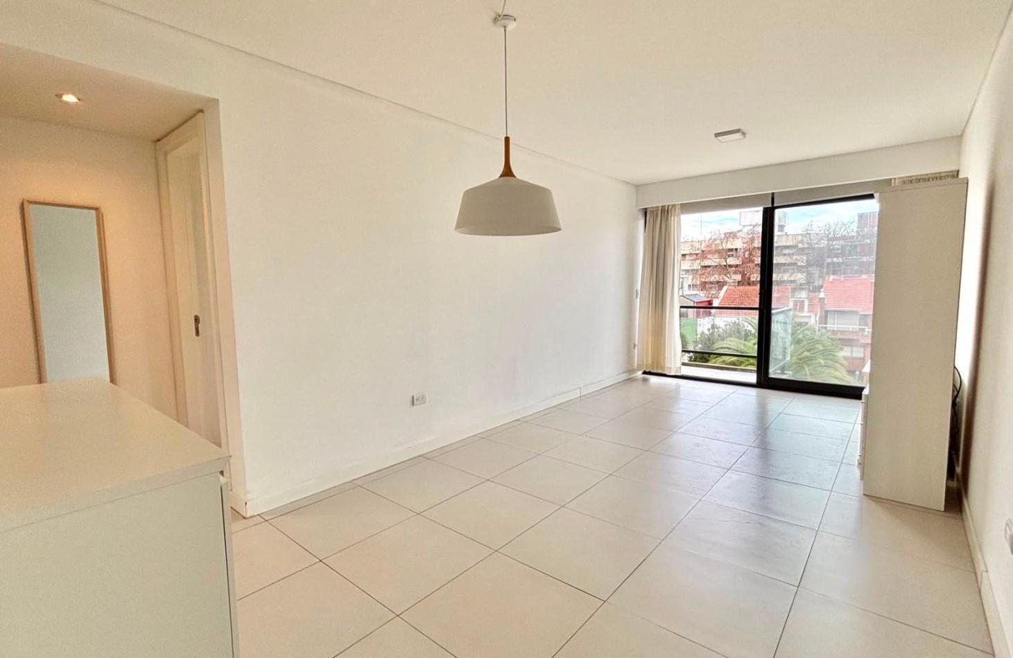 Foto de ALQUILER | DEPARTAMENTO 2 AMBIENTES CON COCHERA PRIVADA | BARRIO CHAUVIN, imagen 2