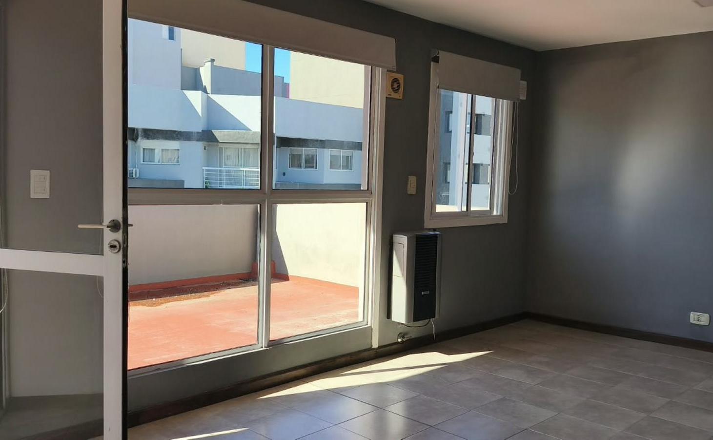 Foto de ALQUILER DOS AMBIENTES CON TERRAZA ZONA CHAUVIN 24 MESES., imagen 2