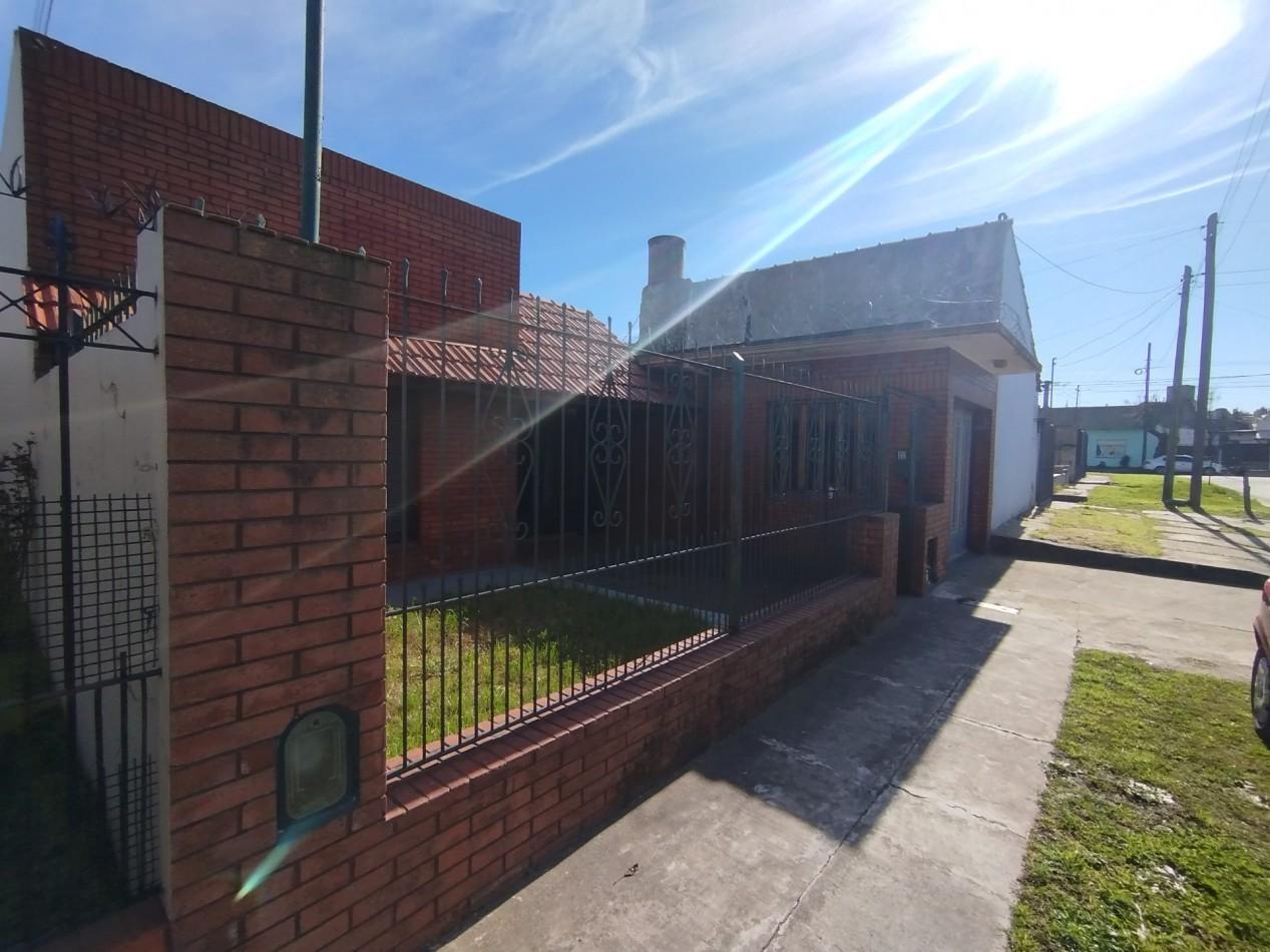 VENTA CASA 4 AMBIENTES CON PARQUE Y GARAJE EN BARRIO PERALTA RAMOS OESTE