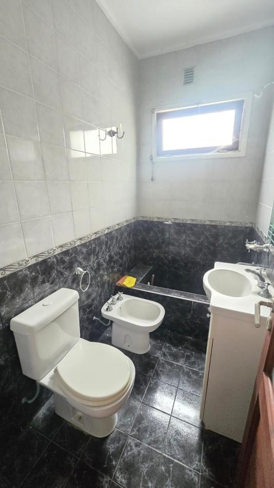Foto de VENTA PH 2 AMBIENTES AL FRENTE CON PATIO BARRIO POMPEYA, imagen 1