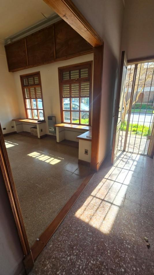 Foto de VENTA PH 2 AMBIENTES AL FRENTE CON PATIO BARRIO POMPEYA, imagen 2