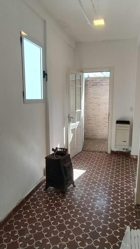 Foto de VENTA PH 2 AMBIENTES EN PLANTA BAJA CON PATIO-LA PERLA, imagen 2