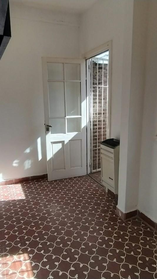 Foto de VENTA PH 2 AMBIENTES EN PLANTA BAJA CON PATIO-LA PERLA, imagen 5