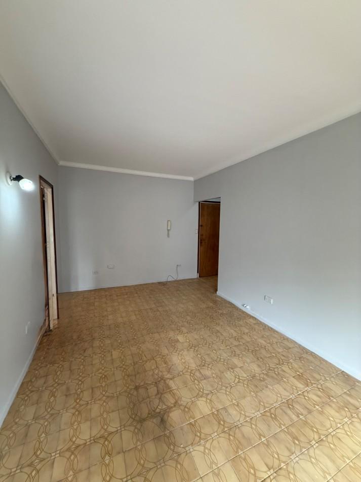 Foto de VENTA DPTO 2 AMBIENTES DE 47 MTS AL FRENTE CON BALCON ZONA CENTRO, imagen 2