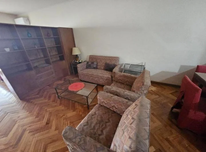 Impecable y amplio monoambiente en Recoleta 1