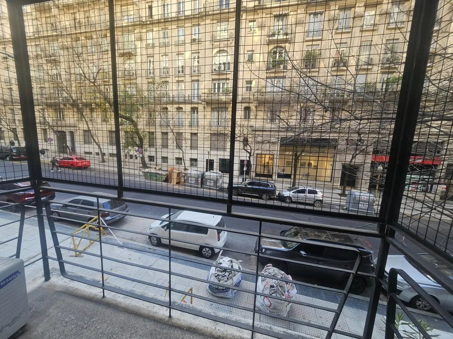 Excelente tres ambientes zona Cancillería 8