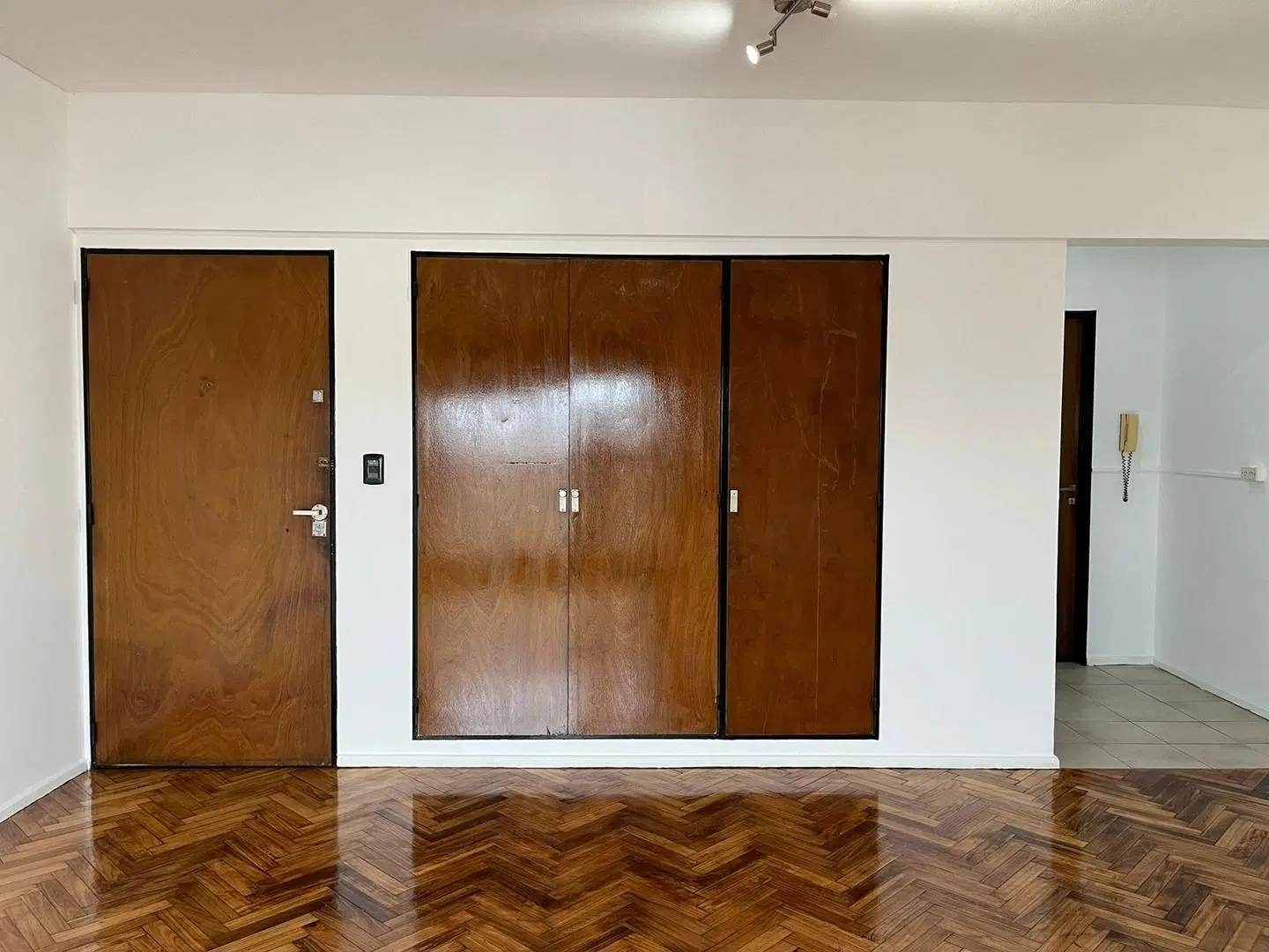 Impecable monoambiente piso 10 con balcon 4