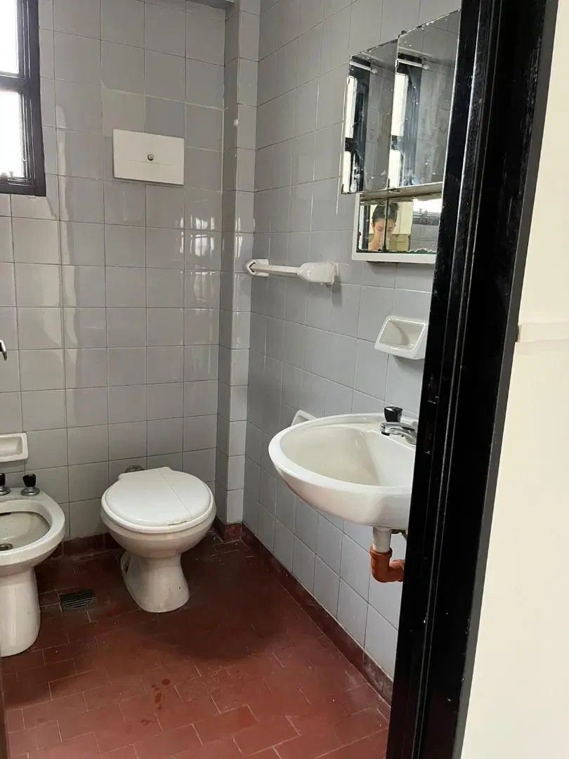 Impecable monoambiente piso 10 con balcon 8