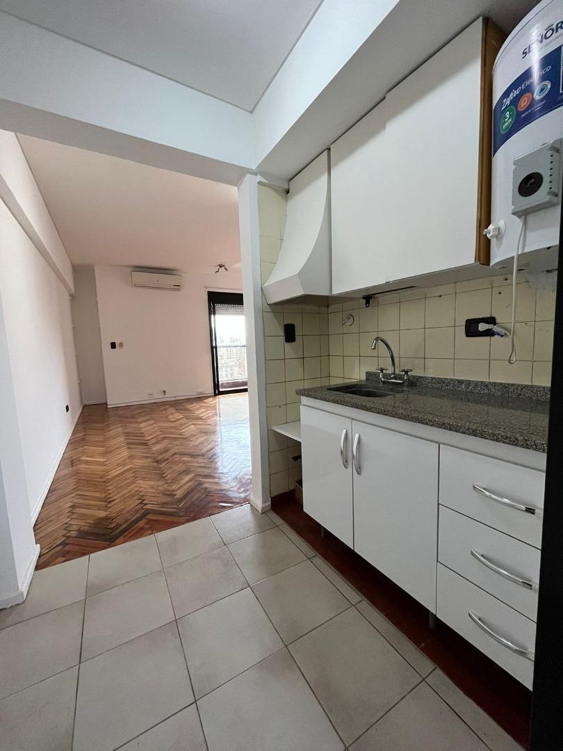 Foto de Impecable monoambiente piso 10 con balcon, imagen 3