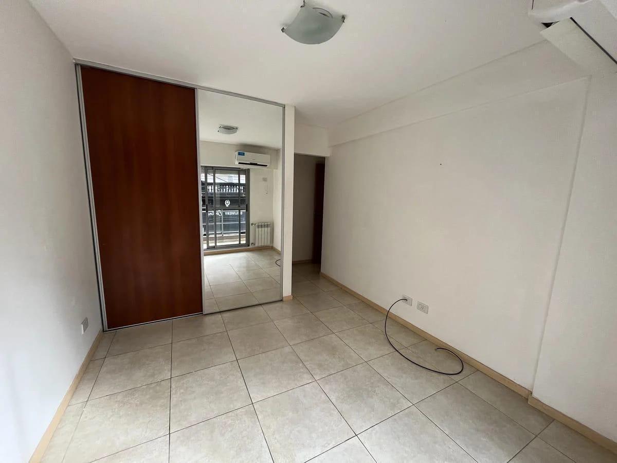 Departamento de 2 Dorm. en La Esquina de Urquiza y Balcarce. 4