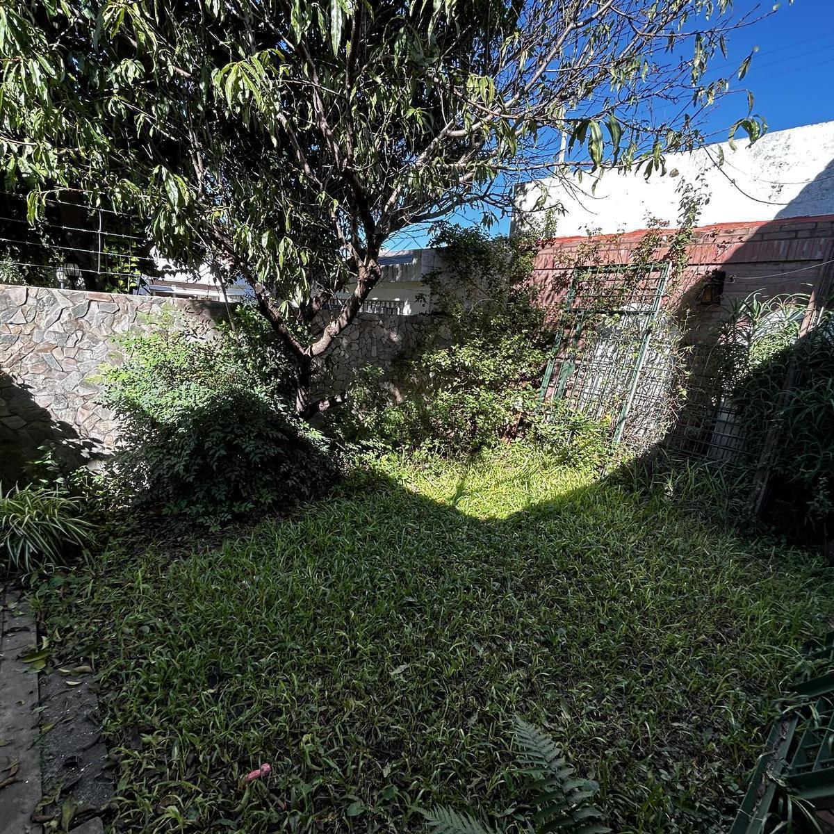 Venta Casa 5 Dorm. en Dos Plantas Terraza Cochera y 2 Patios Rosario Alberdi 2