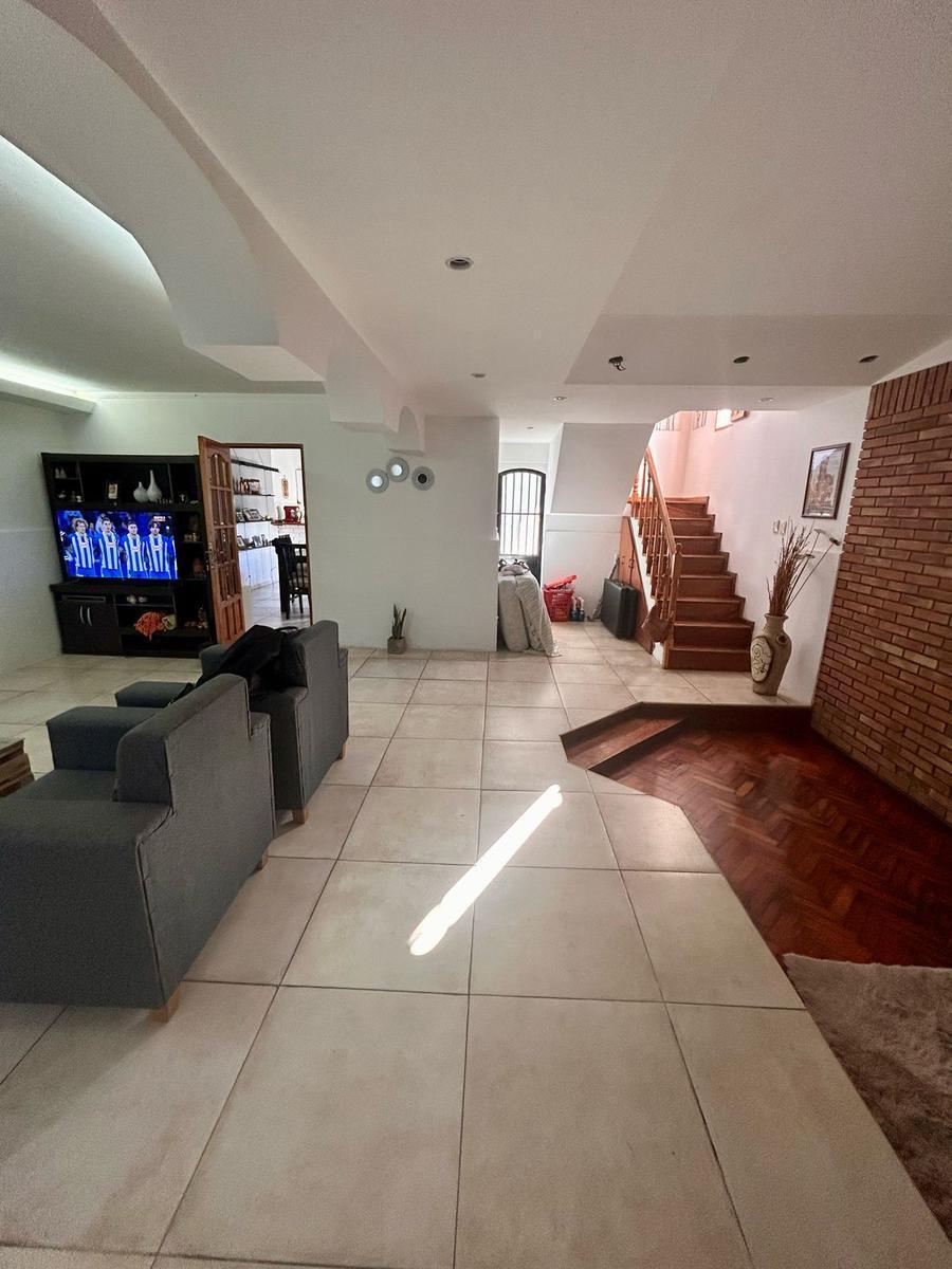 Casa en Alberdi 4
