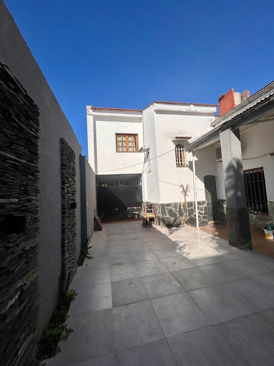 Casa en Alberdi 1
