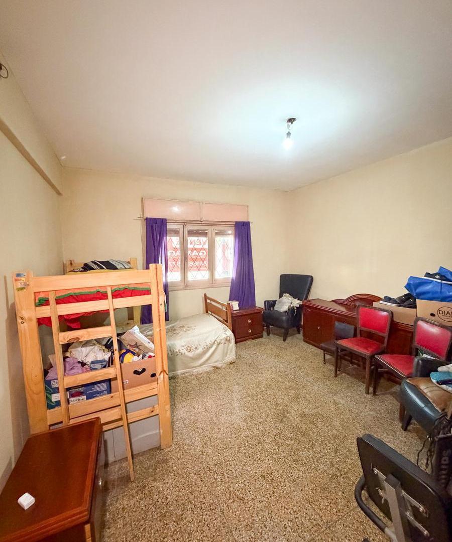 CASA DE DOS HABITACIONES CON COCHERA