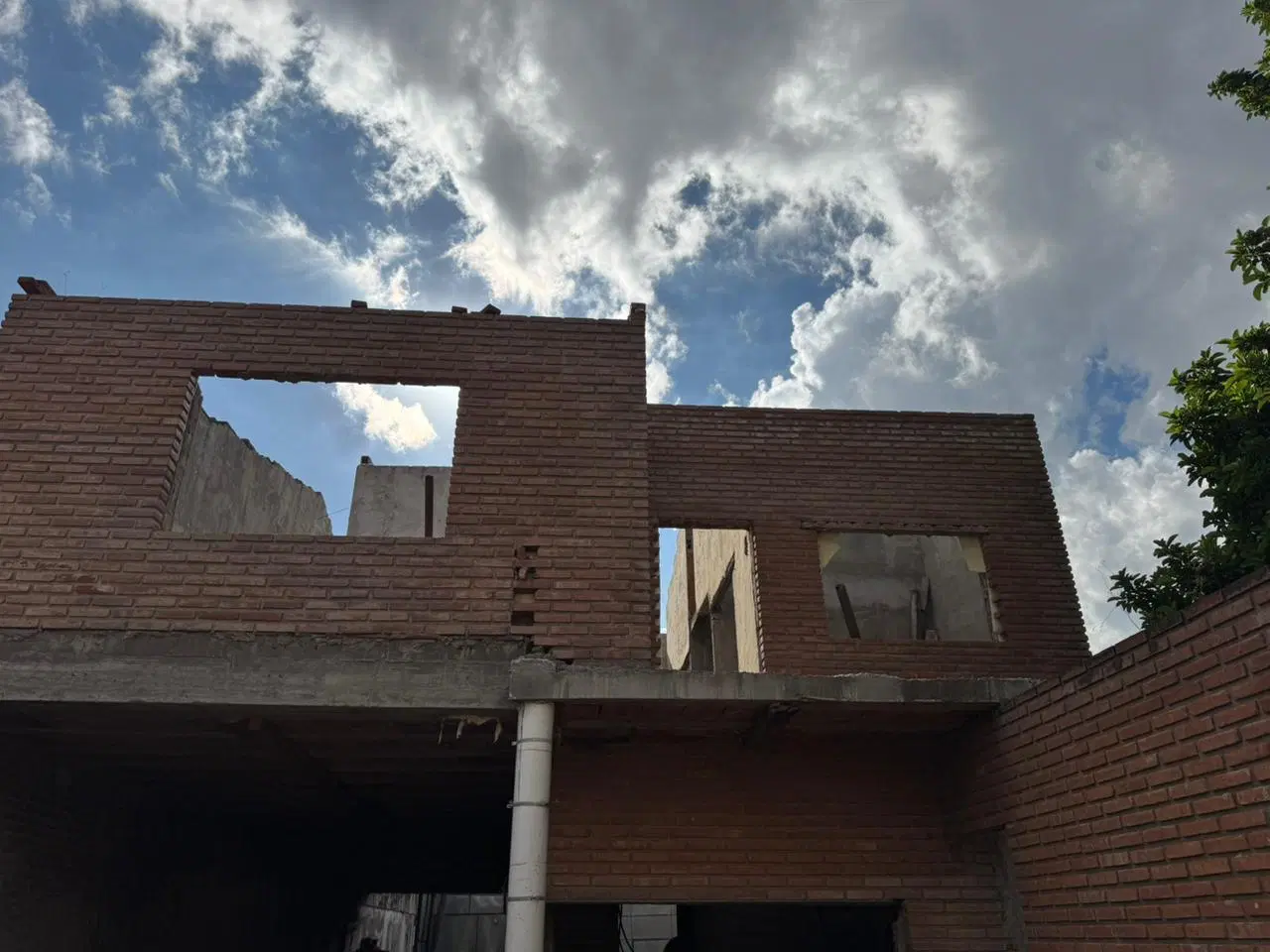 Terreno en venta amplio con posibilidad de vivienda o galpòn comercial 5