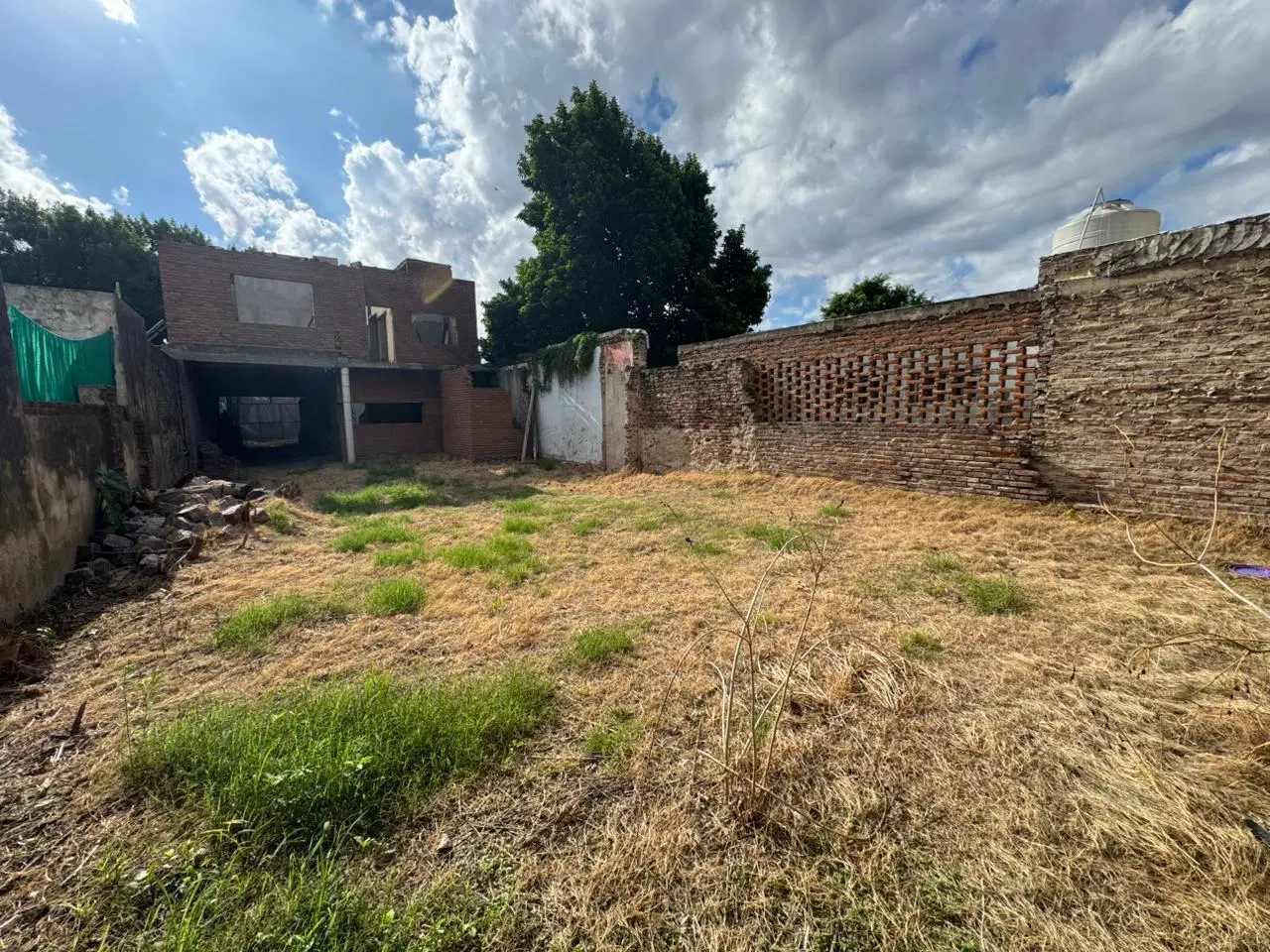 Terreno en venta amplio con posibilidad de vivienda o galpòn comercial 2