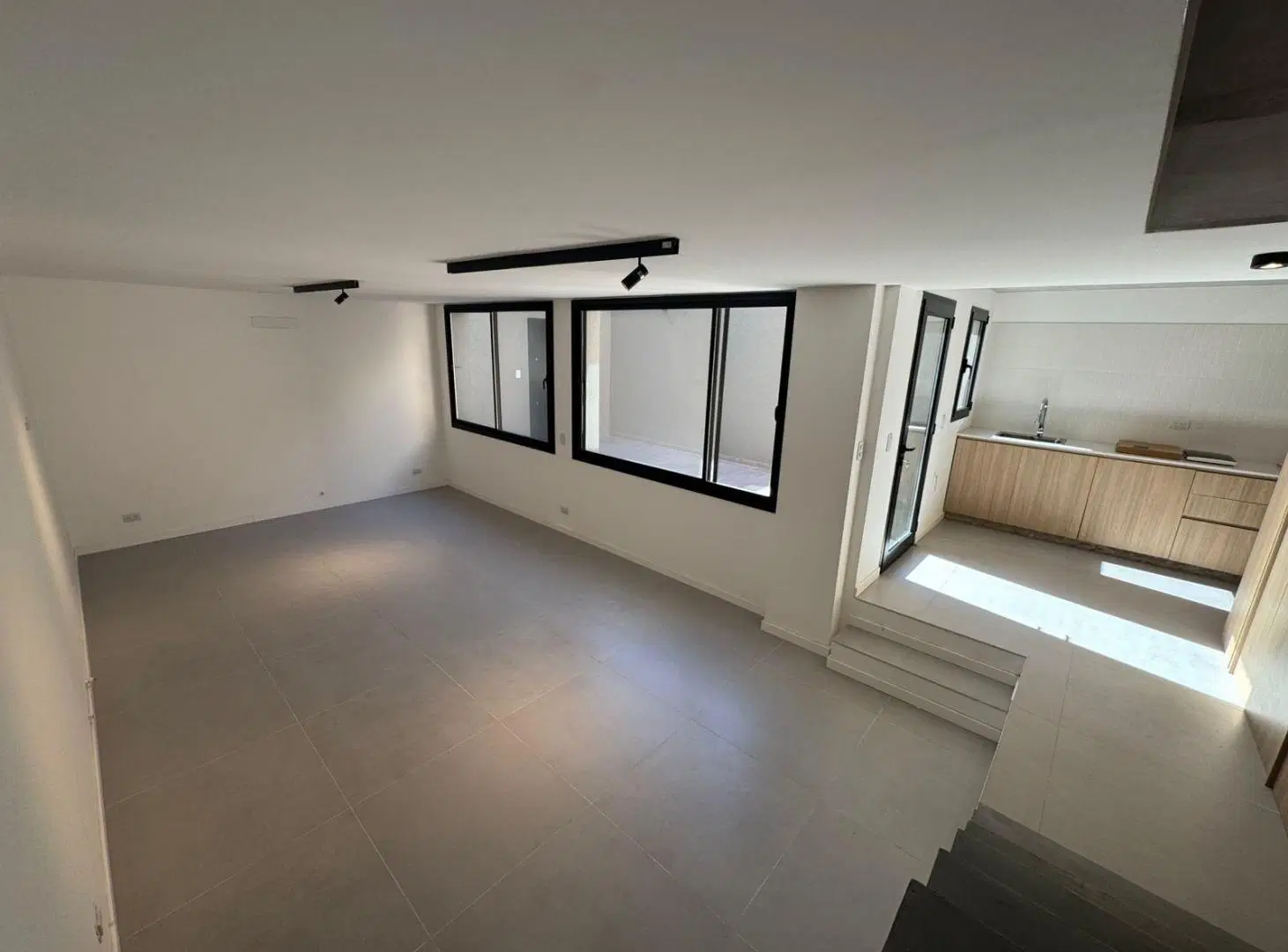 Casa a estrenar en venta en una de las zonas mas buscadas de Rosario 2