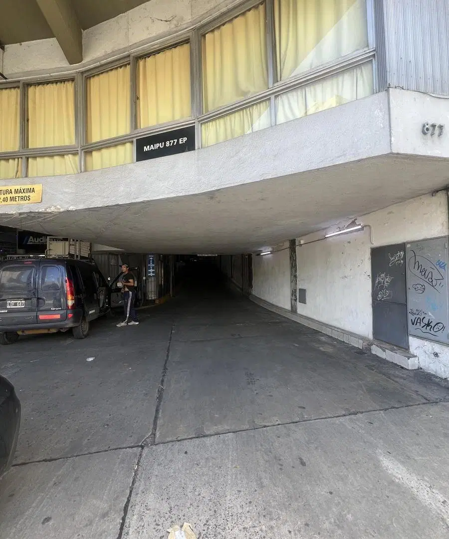 Cochera en Venta en Maipú 877 2