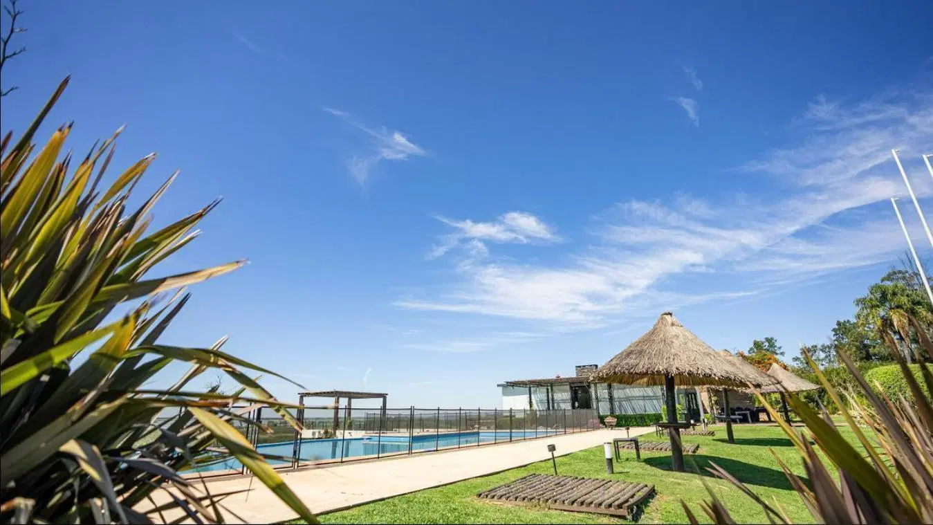 Terreno en venta en Puerto Paraiso barrio privado con bajada al Rìo en Gral. Lagos. 2
