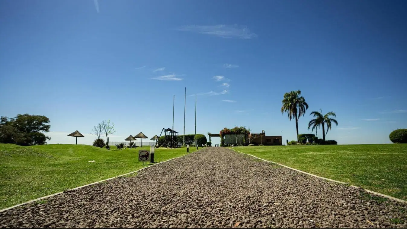 Terreno en venta en Puerto Paraiso barrio privado con bajada al Rìo en Gral. Lagos. 8