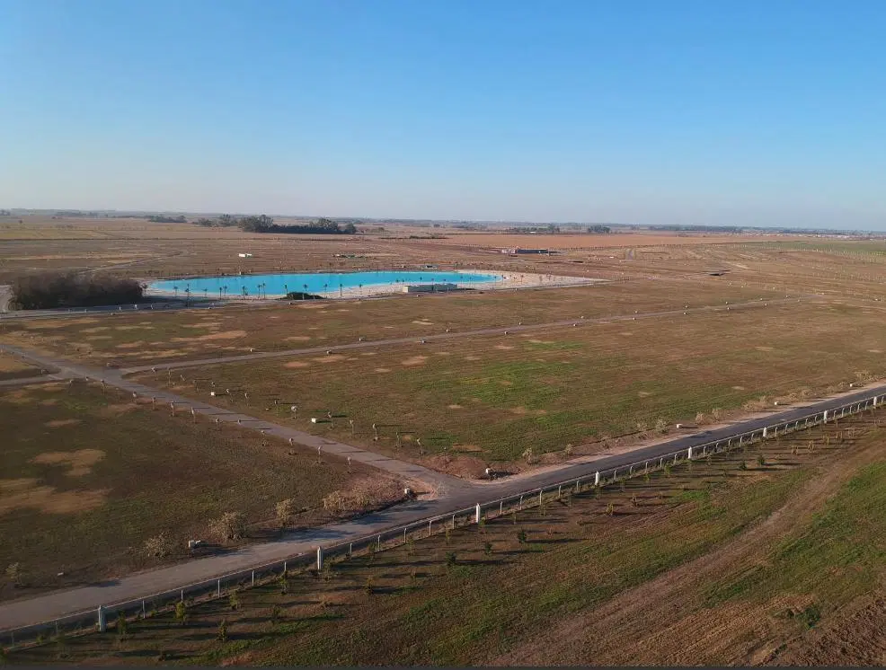 Terreno en venta en Vida Crystal Lagoon | Countries/B. Cerrado (Funes) 2