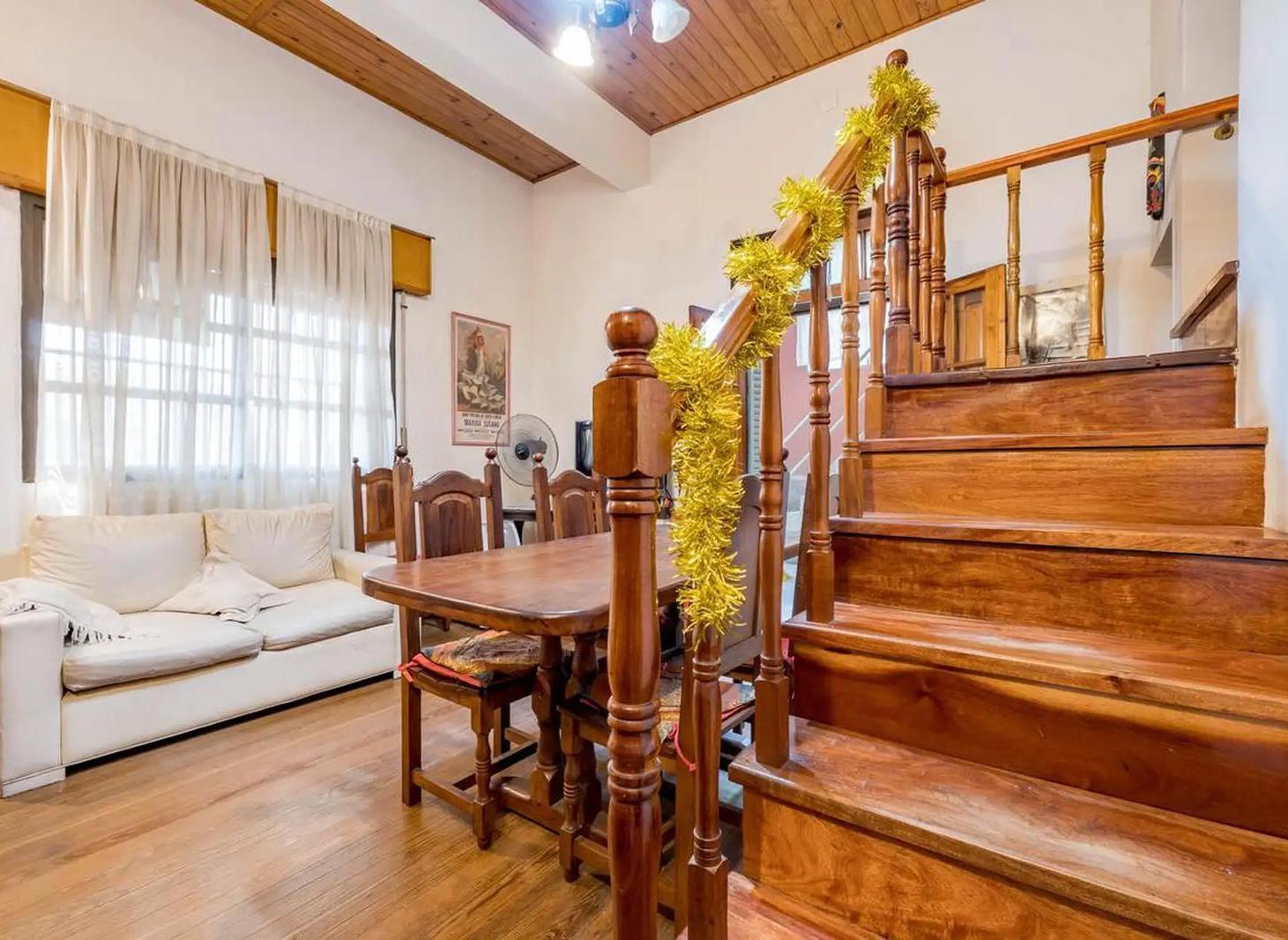 Casa en venta 2 dormitorios con cochera es Luis Agote