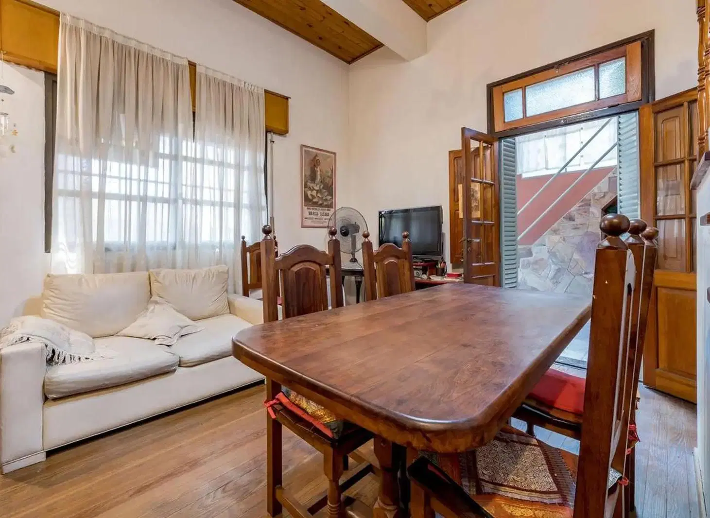 Casa en venta 2 dormitorios con cochera es Luis Agote 5
