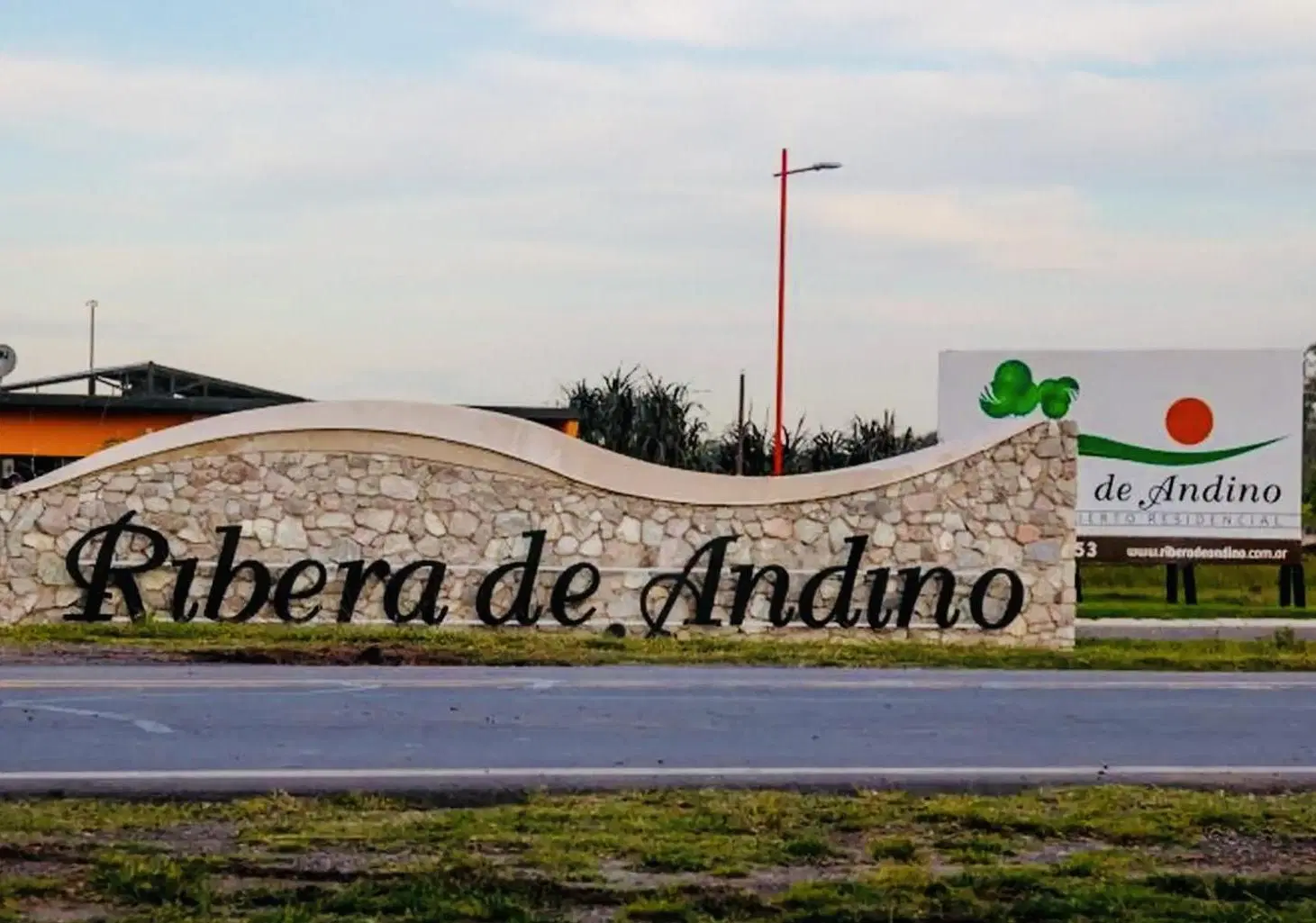 VENTA DE TERRENO EN BARRIO ABIERTO RESIDENCIAL RIBERA DE ANDINO 3