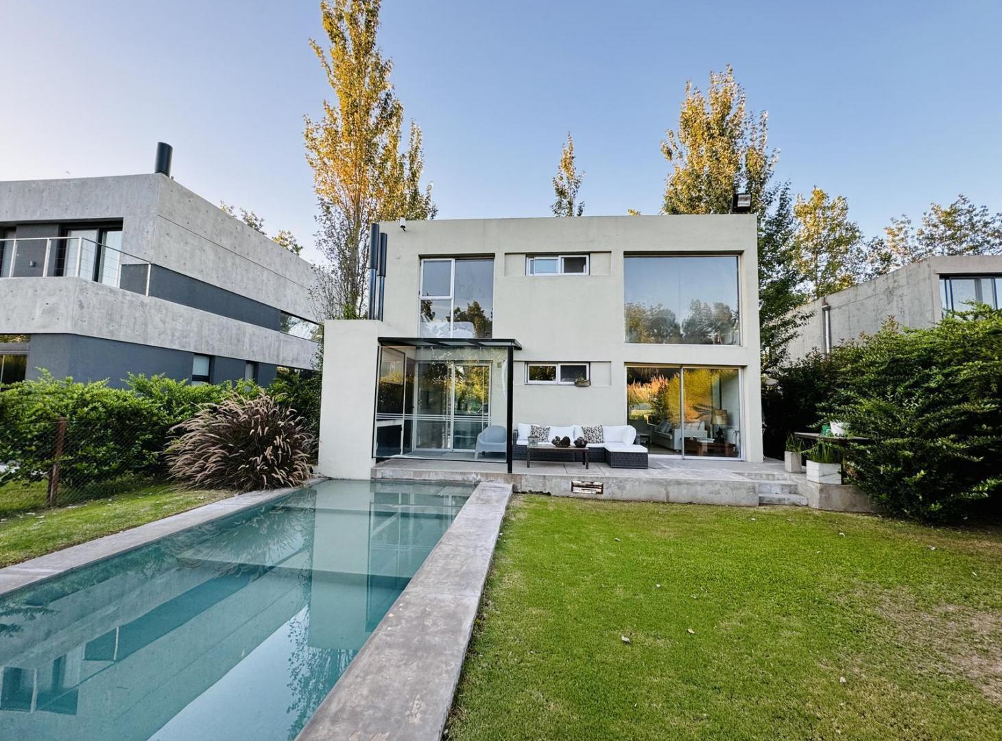 Casa en venta 3 dormitorios en Los Pasos barrio de Jockey Club