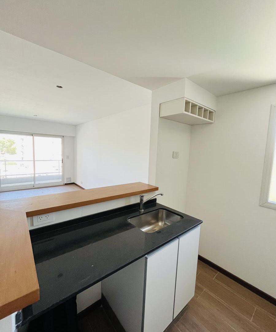 MONOAMBIENTE EN VENTA ZEBALLOS 2200