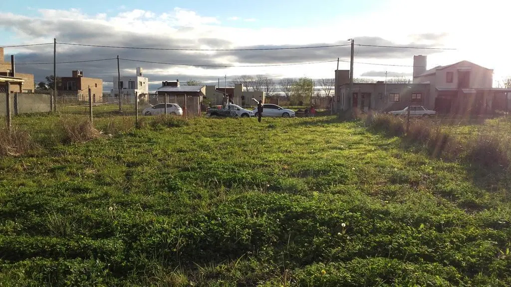 VENTA LOTE DE 407 mts2 EN BARRIO LAS ACEQUIAS, ROLDAN 5