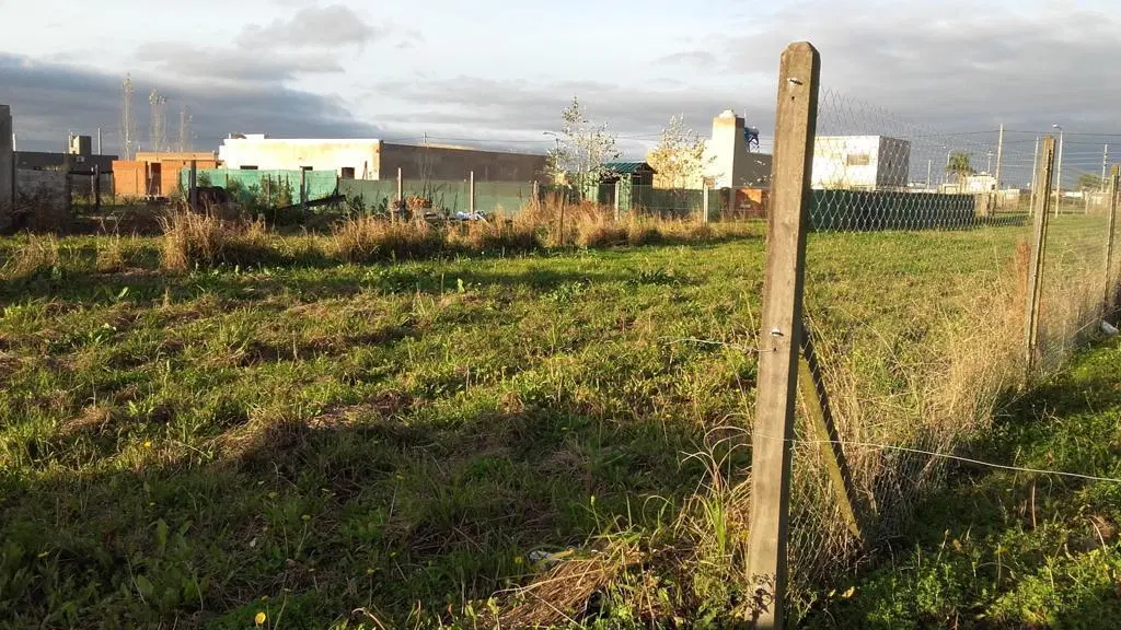 VENTA LOTE DE 407 mts2 EN BARRIO LAS ACEQUIAS, ROLDAN 3